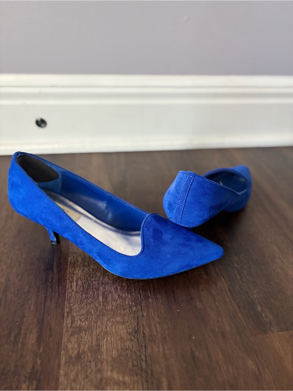 Simply Vera Vera Wang Royal Blue Suede Pointed-Toe Pumps – Size 8